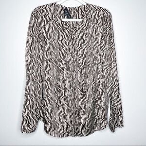 Jones‎ New York | neutral tiger print button blouse